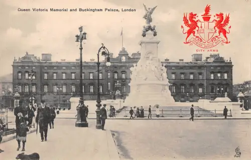 uk37360 queen victoria memorial and buckingham palace london real photo uk lot