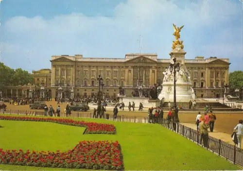 BR83021 London Buckingham Palace and Queen Victoria Memorial UK