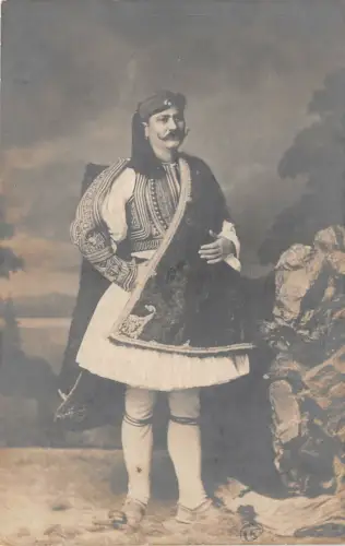br105055 griechenland saliveros folklore kostüm ethnie