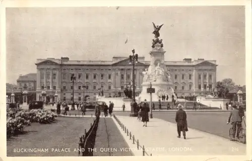 uk39667 Queen Victoria Statue und Buckingham Palace London Echtfoto UK Lot 23