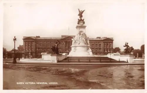 uk38772 queen victoria memorial london real photo uk lot 18 uk