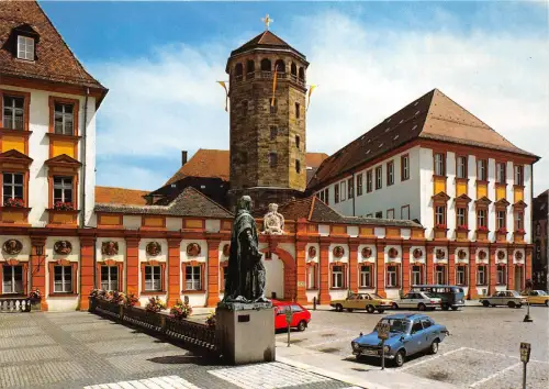 BG12941 Auto Voiture Altes Schloss in Bayreuth mit Maximiliandenkmal Germany