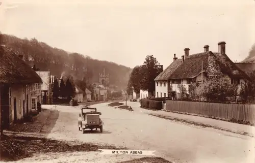BR98524 Milton Abbas Echtfoto Auto Möbel UK