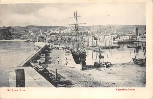 BR64319 Stives Pir Ship Bateaux UK