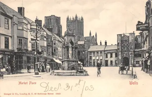 BR64294 Marktplatz Wells UK