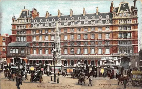 BR74811 Charing Cross Station and Hotel London Wagen UK