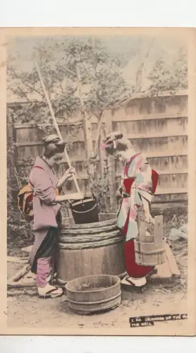 B81613 Wasseraufnahme aus Brunnen Geisha Typen Japan Vorder-/Rückbild