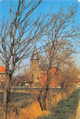 BT3429 Zicht op kerk en pastorij Wilskerke Belgien