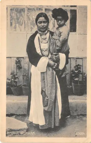 Lot141 Bhutia Frau Tibet Porzellan mit Kindertypen Folklore Kostüme