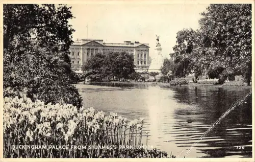 BR80449 Buckingham Palace aus St James S Park London UK