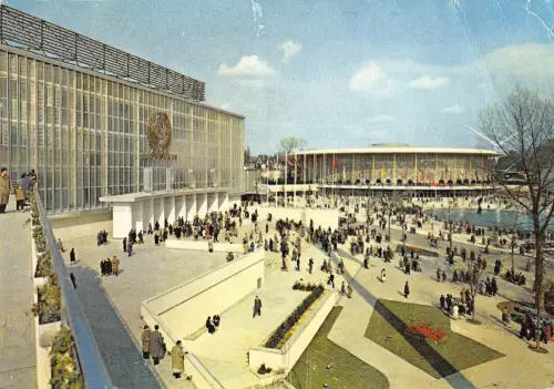 BR84493 les pavillons de l urss et des usa russland 1 2