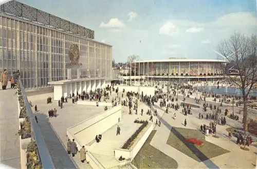 BT3290 Les pavilion de l Urss et des USa Exposition universalle de Belgium