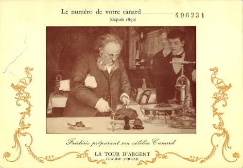 BR54990 Le pluis ancien restaurant de paris Frederic prepant son celebre canar