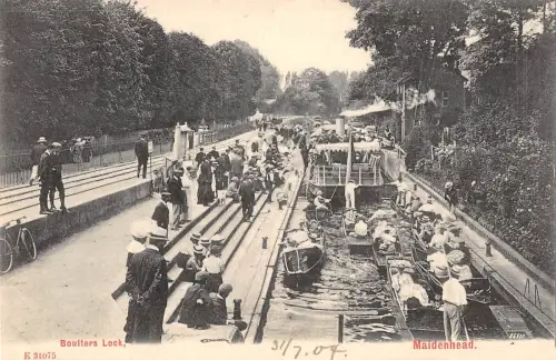 BR75216 Boulters Lock Maidenhead UK