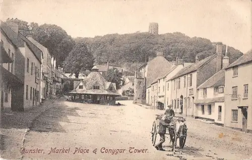 BR75023 Dunster Marktplatz und Conygar Tower Wagen UK