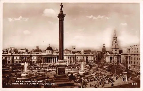 uk30120 neue Brunnen Trafalgar Square London Echtfoto UK