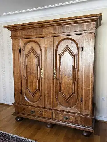 Barockschrank, um 1700, Rheinische Arbeit, Eiche, Intarsien