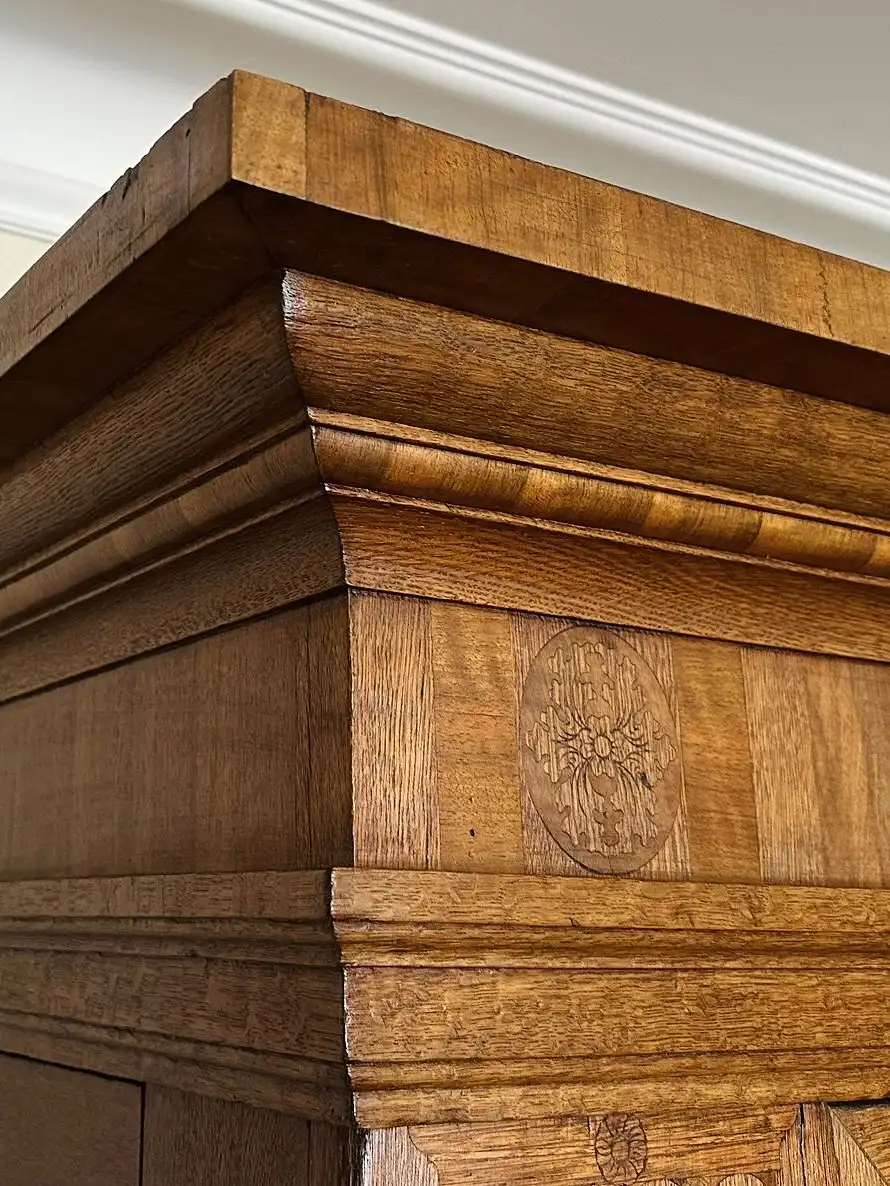 Barockschrank, um 1700, Rheinische Arbeit, Eiche, Intarsien 10