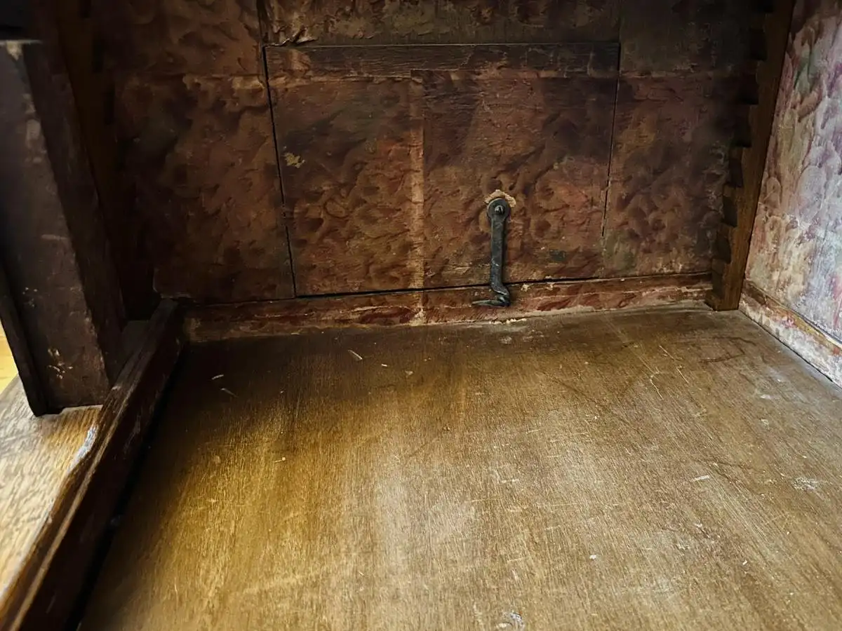 Barockschrank, um 1700, Rheinische Arbeit, Eiche, Intarsien 13