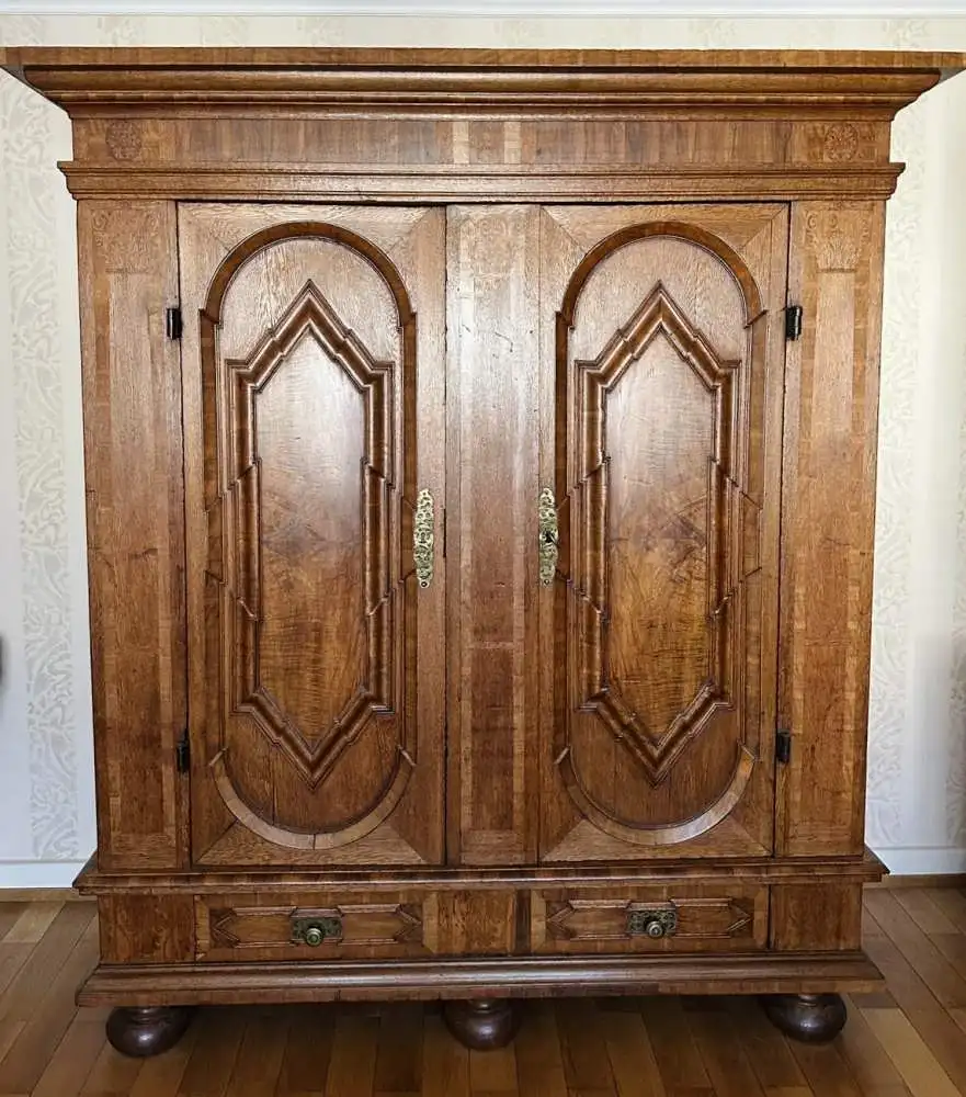 Barockschrank, um 1700, Rheinische Arbeit, Eiche, Intarsien 16