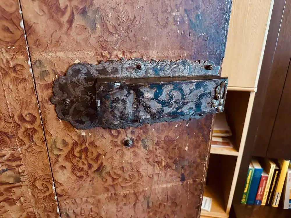 Barockschrank, um 1700, Rheinische Arbeit, Eiche, Intarsien 5