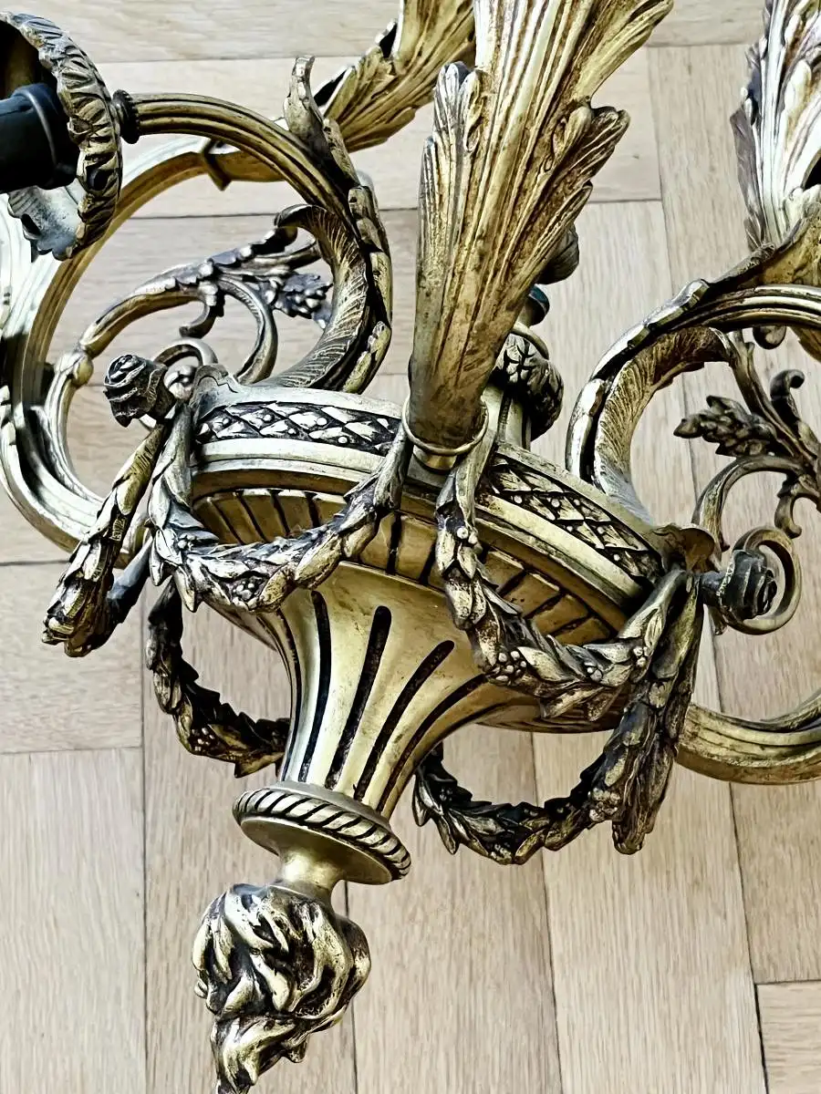 Antiker Kronleuchter, Bronze, 2. Empire, um 1910, 6 Glasschirme in Fakelform