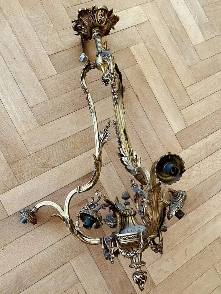 Antiker Kronleuchter, Bronze, 2. Empire, um 1910, 6 Glasschirme in Fakelform 1