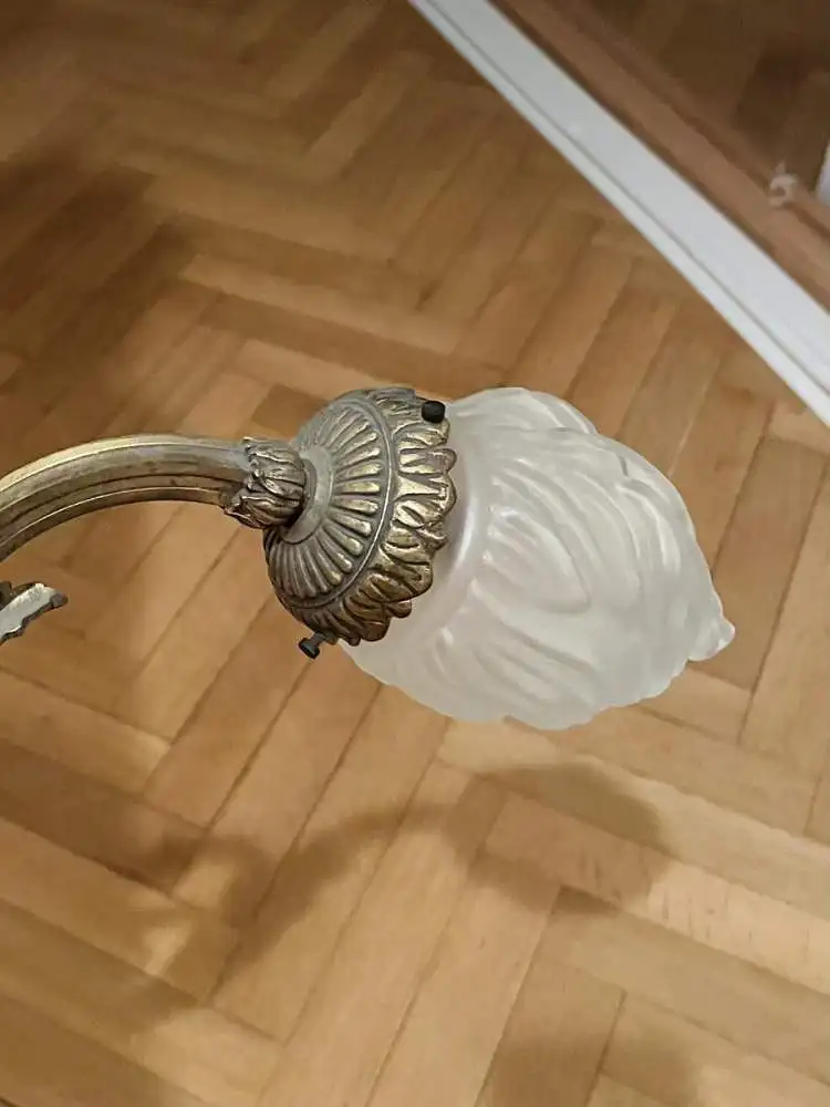 Antiker Kronleuchter, Bronze, 2. Empire, um 1910, 6 Glasschirme in Fakelform 10