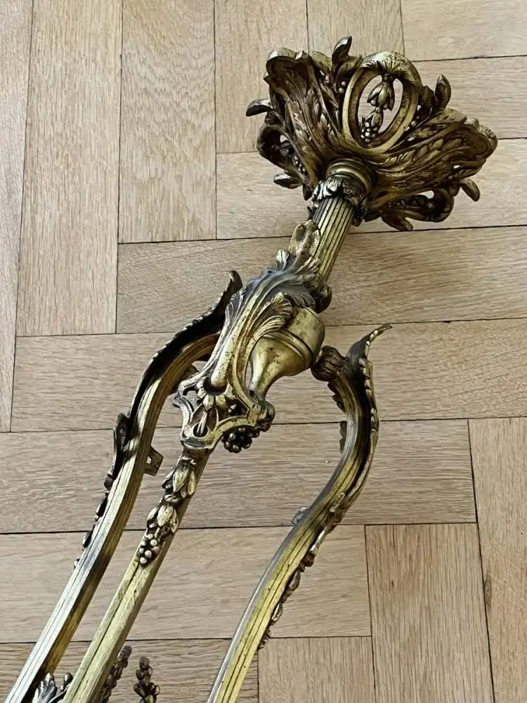 Antiker Kronleuchter, Bronze, 2. Empire, um 1910, 6 Glasschirme in Fakelform 3