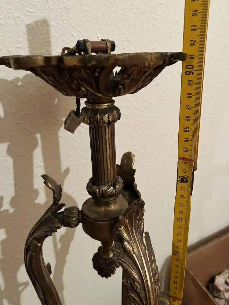 Antiker Kronleuchter, Bronze, 2. Empire, um 1910, 6 Glasschirme in Fakelform 7