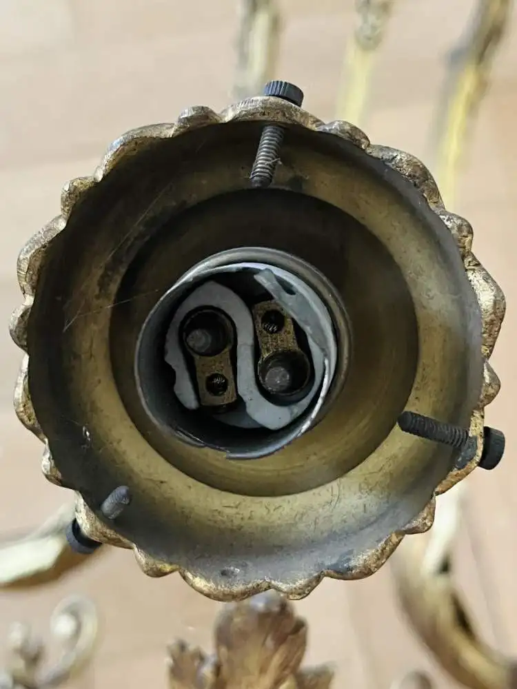 Antiker Kronleuchter, Bronze, 2. Empire, um 1910, 6 Glasschirme in Fakelform 9