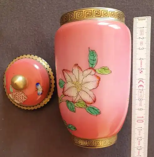 Chinesische Deckelvase - Rosa Grund mit floralem Design - Yongzheng (雍正) Stempel