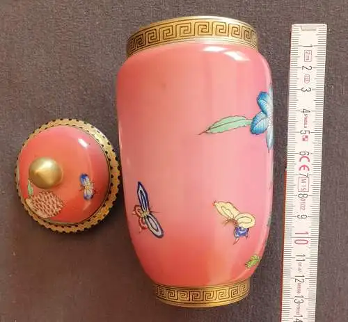 Chinesische Deckelvase - Rosa Grund mit floralem Design - Yongzheng (雍正) Stempel