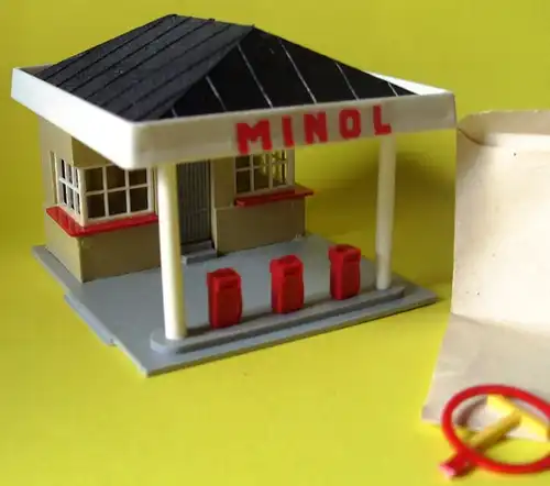 Modellbau: DDR-Bausatz Minol-Tankstelle, VEB VERO, Original aus DDR-Produktion, Ende 70er und 80er Jahre