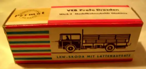 Modellauto: DDR-Modellauto - LKW Skoda mit Lattenaufsatz, H0, VEB Prefo Dresden/ Permot, Original aus DDR-Produktion, 80er Jahre