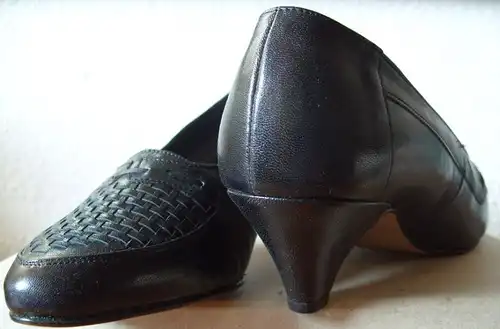 Kleidung, Schuhe für das Ministerium des Inneren der DDR: Schwarze Pumps, Größe 6 (38/39) und 7 (40/41), OVP, Original aus DDR-Produktion, 1989