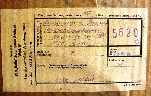 Kleidung, Schuhe für das Ministerium des Inneren der DDR: Schwarze Pumps, Größe 6 (38/39) und 7 (40/41), OVP, Original aus DDR-Produktion, 1989