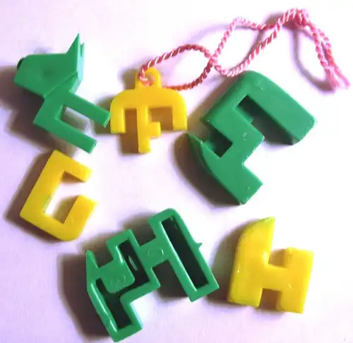 Spielzeug: DDR-Spielzeug - 3D-Puzzle, Figur Hund, VEB Thüringer Schmuck, Original aus DDR-Produktion, 70er/ 80er Jahre

