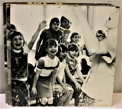 Foto - Kindergruppe, schwarz-weiß , aufgeblockt, DDR 80er