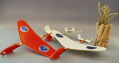 Spielzeug:  Segelflieger "Wolkenstürmer" mit Gummiantrieb, Original aus DDR-Produktion, 70er/ 80er Jahre