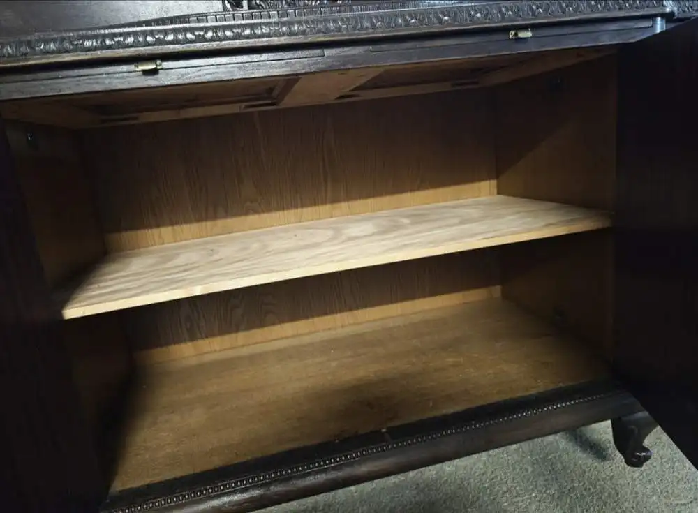 Prunkvolles antikes Buffet / Anrichte aus massivem Holz - handgefertigt & detailreich verziert 5