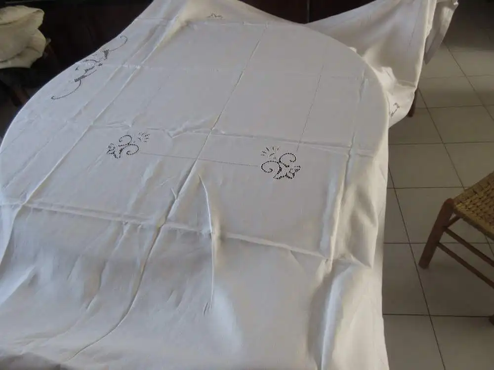 Antike weiße Tischdecke aus reinem, schwerem Leinen. Ca. 1930 aus Italien. Mit 12 Servietten 0