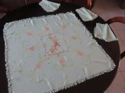 Vintage Handbemalte Tee Tischdecke, handgefertigt in Italien ca 1930 aus Seide.