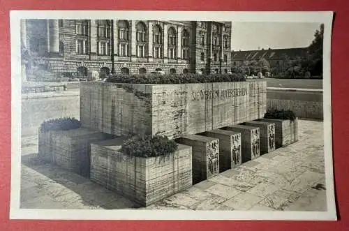 Ak München, Denkmal für die im Weltkrieg gefallenen 13000 Münchener Soldaten