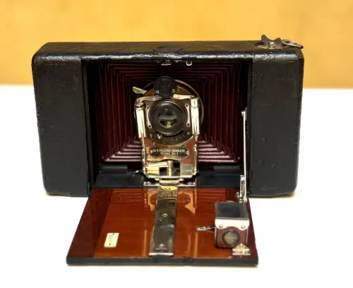 Folding Kodak N 4 Hawk-Eye Model 1 circa 1910