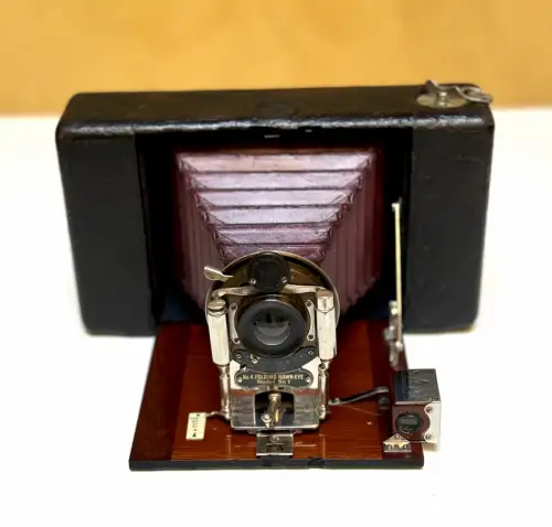 Folding Kodak N 4 Hawk-Eye Model 1 circa 1910