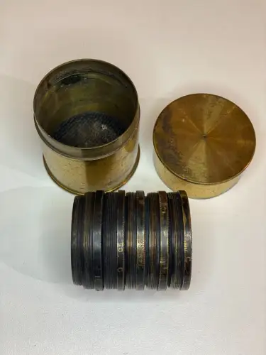 Jeux de lentilles pour objectifs dans boite en laiton circa 1920