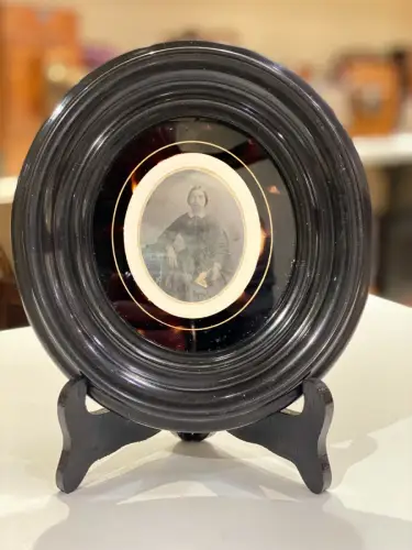 AMBROTYPE - Cadre NAPOLEON III format 20.5x19cm - Portrait de femme - Circa 1865