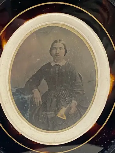 AMBROTYPE - Cadre NAPOLEON III format 20.5x19cm - Portrait de femme - Circa 1865