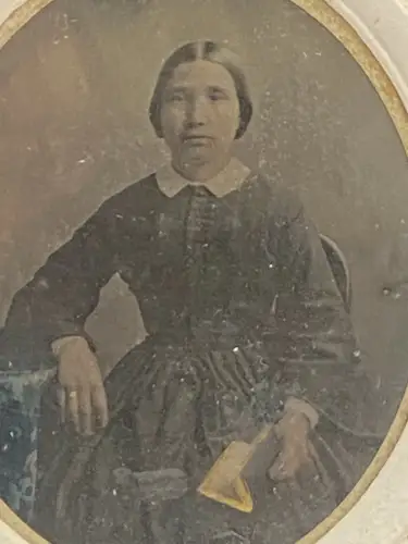 AMBROTYPE - Cadre NAPOLEON III format 20.5x19cm - Portrait de femme - Circa 1865